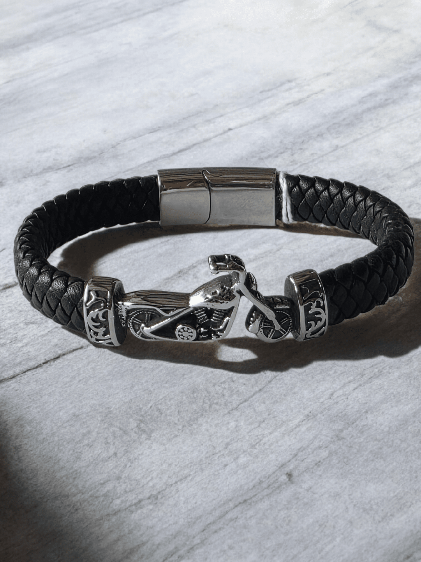 Bracelet moto cuir et acier inoxydable - Claudine Biker Shop