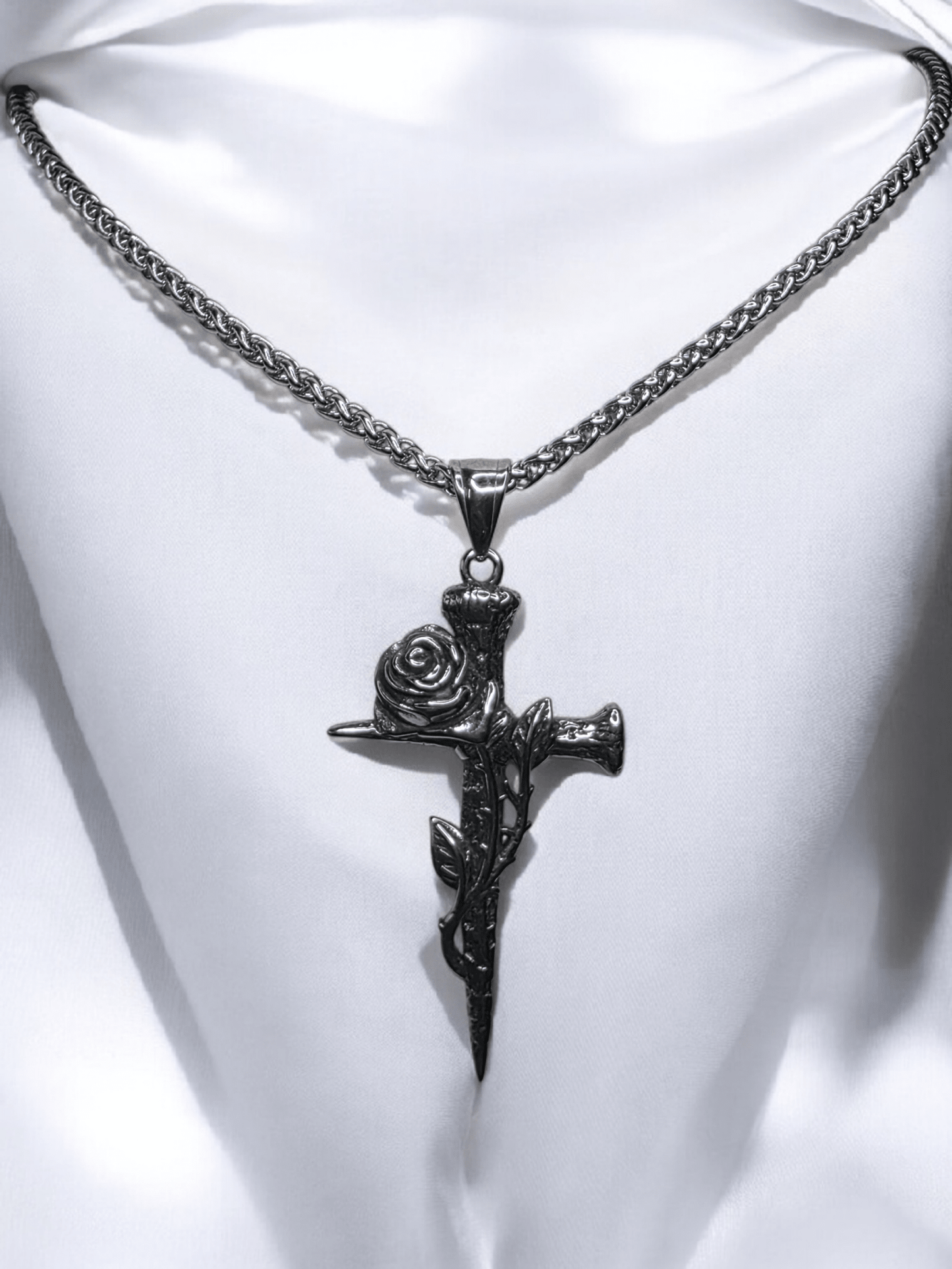 Collier croix avec rose acier inoxydable 316l - Claudine Biker Shop