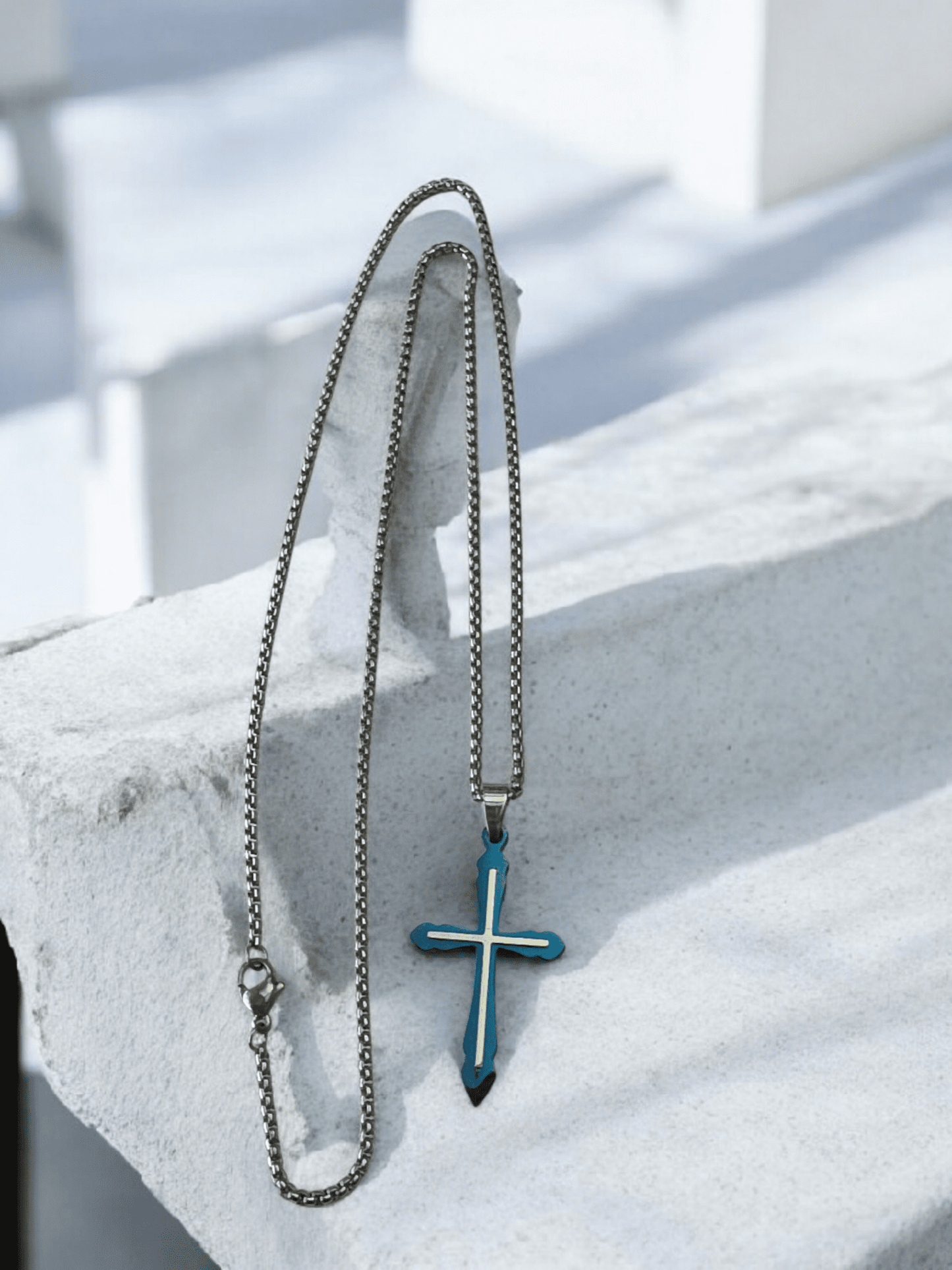Pendentif croix bleue homme/femme - Claudine Biker Shop